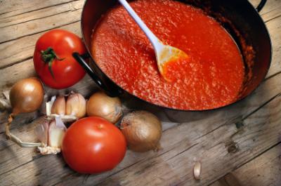 Beef and Garlic Tomato Sauce